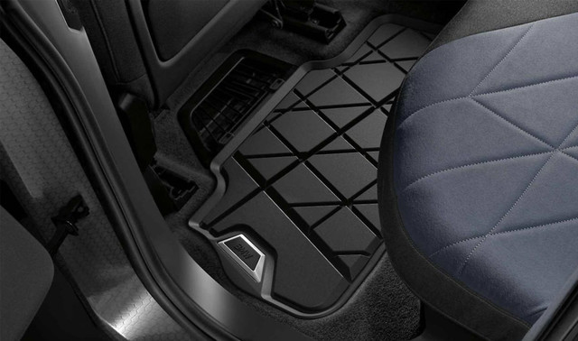 Melni aizmugurējie gumijas paklāji BMW iX i20