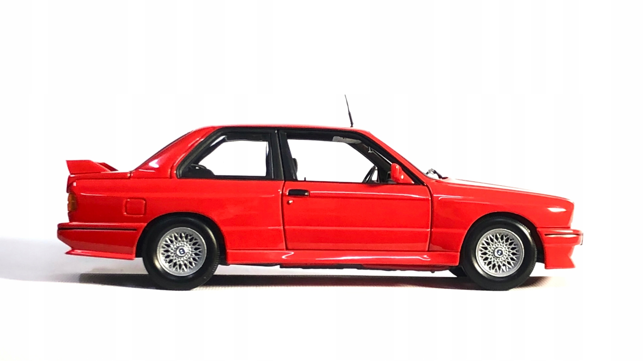 BMW E30 M3 1987 miniatūra 1:18